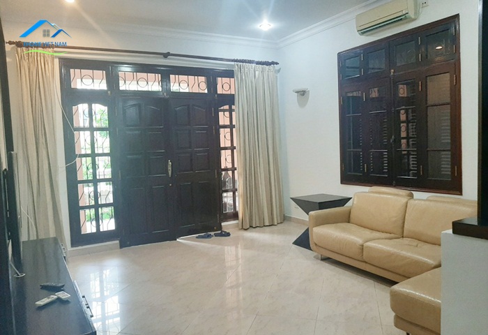 Hot deal! 5 bedroom  villa at D block for rent